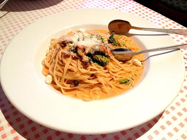 Snapdishの料理写真:Tomato cream pasta|りなさん