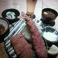 Snapdishの料理写真:ヒレカツと特大エビフライ♪|みみちゃんさん