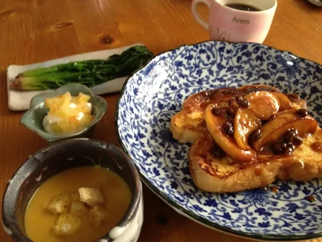 今日のブランチ。キャラメルりんごのフレンチトースト|はっしーさん