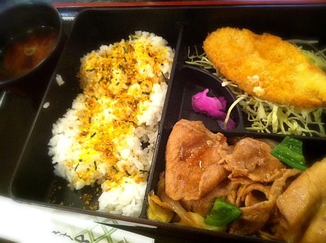 本日のランチ。豚肉と野菜のスタミナ焼き弁当。まあまあ。|JTKさん