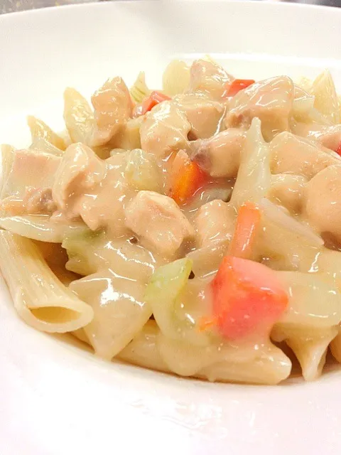 chicken a la king sauce with macaroni|Anne Toさん