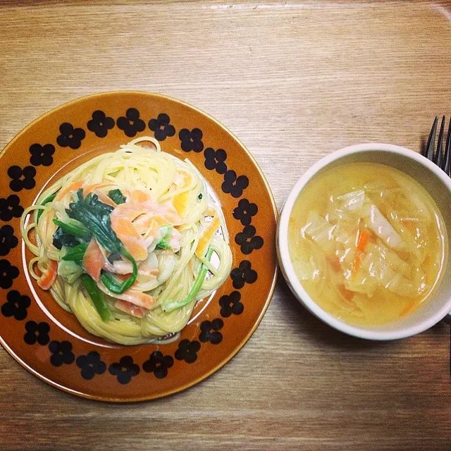 ほうれん草とにんじんのクリームパスタ、はくさいスープ|ユウコさん