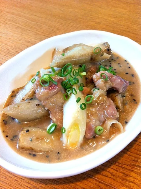 鶏肉と牛蒡の胡麻味噌炒め煮|まつださんさん