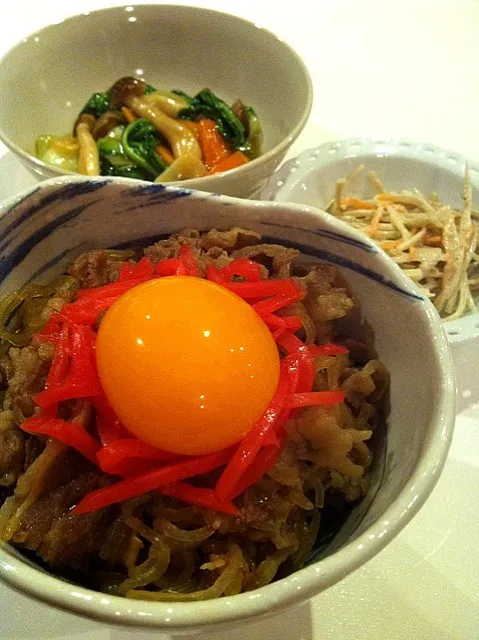 牛丼/ごぼうサラダ/青梗菜とキノコのオイスターソース炒め|あみん´ω`)ﾉさん