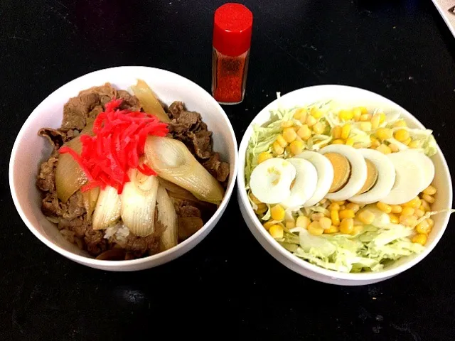 牛丼＆玉子＋コーンサラダ|とっしーさん