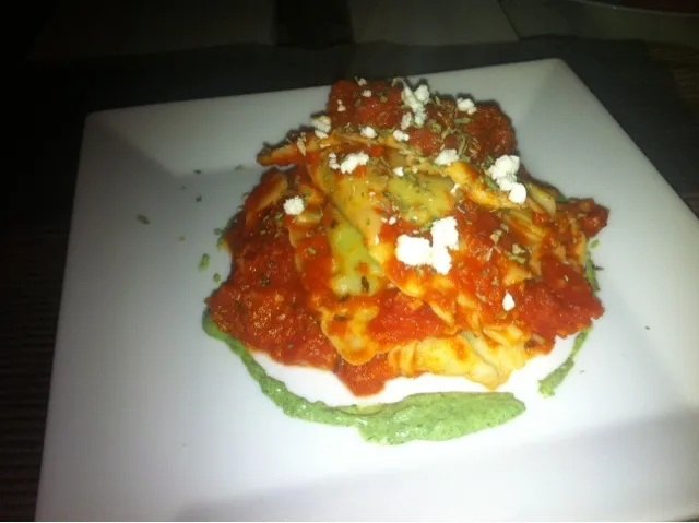 Spinach and feta ravioli|miguel castro alconさん