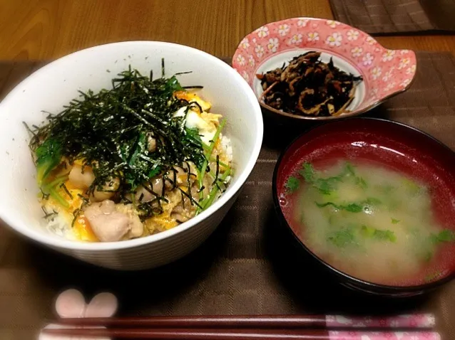 Snapdishの料理写真:親子丼☆ 大根餅入りスープ、ひじきの煮物|ふゆみさん