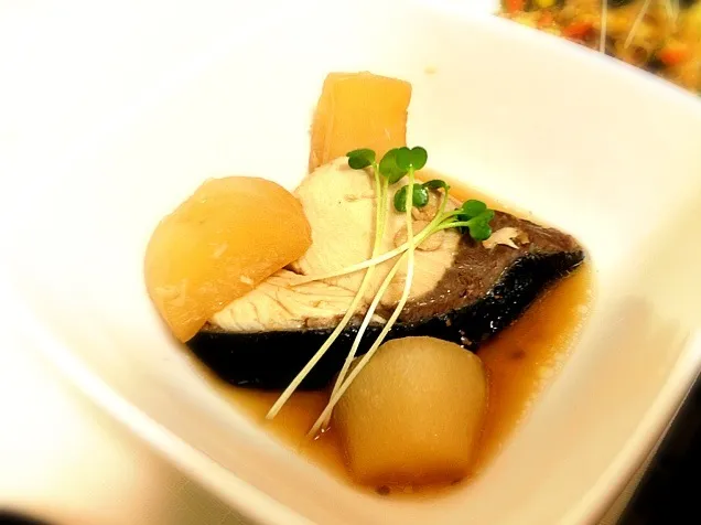 ぶりの煮付けと大根★ Yellowtail and a Japanese radish|***さん