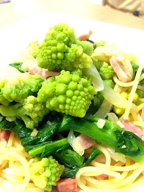 Snapdishの料理写真:Spaghetti with spring vegetables ロマネスコと菜の花のパスタ|ショウコさん