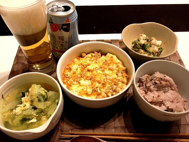 Snapdishの料理写真:今夜は花山椒を効かせた麻婆豆腐、キャベツと海藻のスープ、山芋とオクラの梅あえ、雑穀ご飯、、、、もちろん水曜日のネコと一緒に♪(*^^)o∀*∀o(^^*)♪|gintanさん