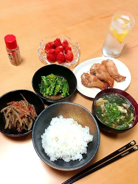 手羽元のオーブン焼き、菜の花のからし和え、きんぴら、お吸い物|ヌーちゃんさん