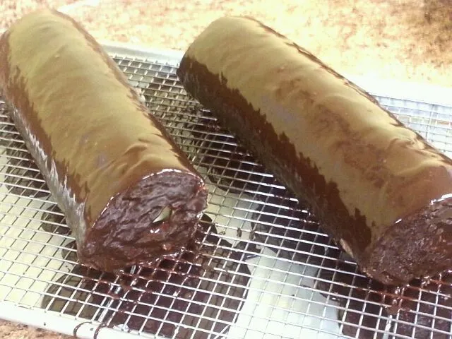 Snapdishの料理写真:Swiss Cake Roll Cake|laura risolaさん