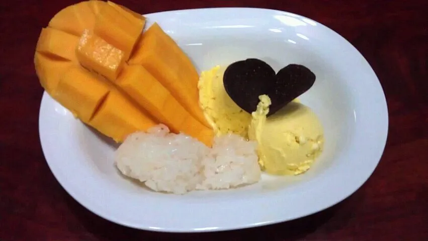 Mango ice cream with sticky rice|khantaphon leelachayakulさん