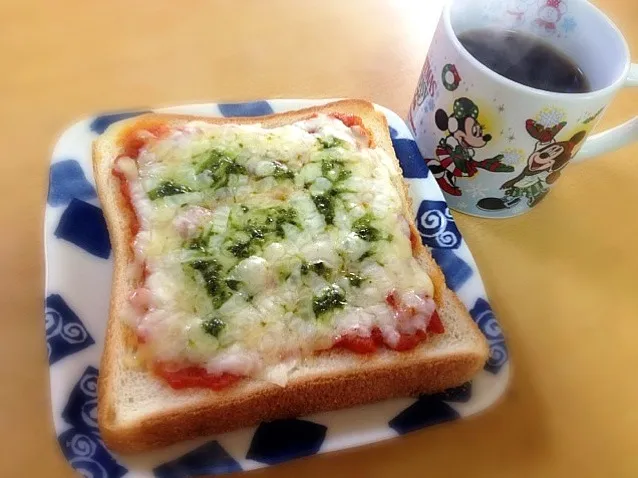 昨日作ったトマトソースでピザトースト|りつ(*≧艸≦)さん