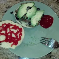 black bean burger with avocado and ketchup;p|rachelさん