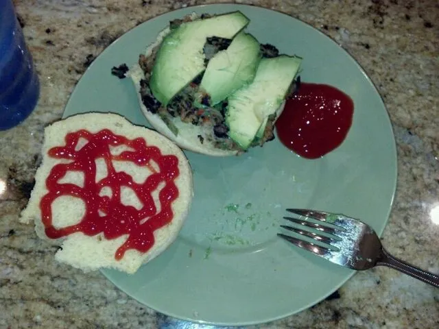 black bean burger with avocado and ketchup;p|rachelさん