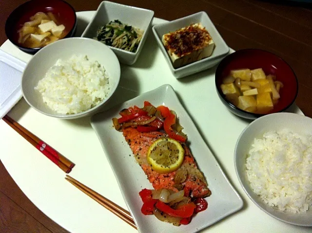 Grilled Salmon w/ miso soup, tofu and vegetables|Emi Chiba-Smithさん