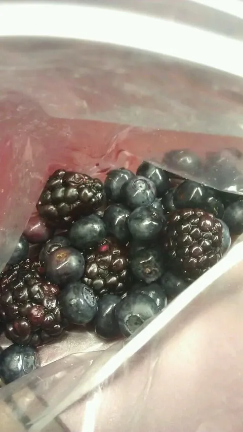 blueberries and blsckberry for mid day snack|staphanyさん