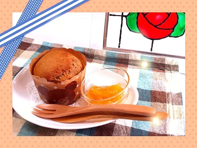 はちみつとくるみのカップケーキ。トッピングにはパイナップルジャム♪|まりさん