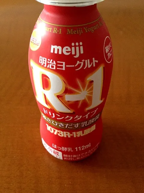 Snapdishの料理写真:meiji  R-1ドリンクタイプ|りすなさん