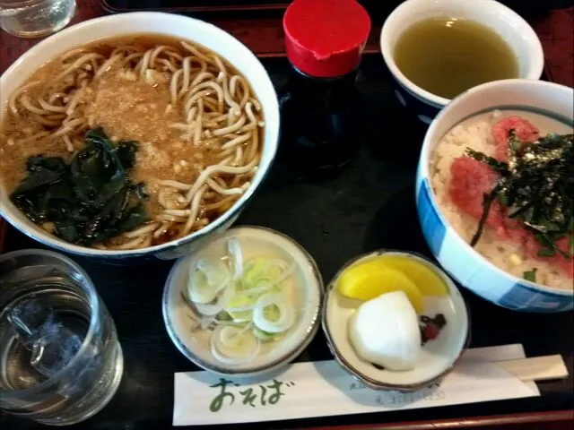 Snapdishの料理写真:ねぎとろ丼+そば|satoruさん