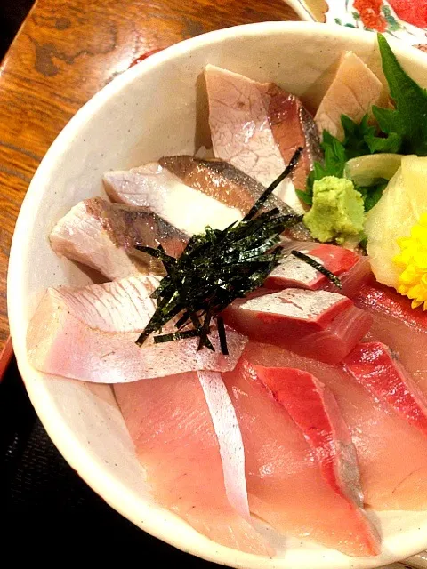 Snapdishの料理写真:鰤づくし丼|さつきさん