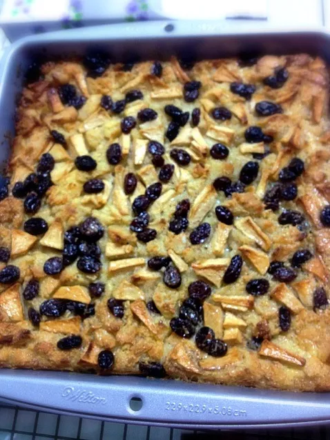 Bread pudding w/ apples and raisins|Lian Limさん