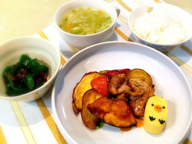 Snapdishの料理写真:さつまいもと鶏肉のテリヤキ風、ピーマンのおひたし、野菜たっぷりスープ|うっちーさん