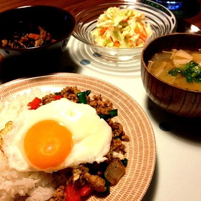 豚ニラ丼、コールスロー、ひじき煮|ハナさん