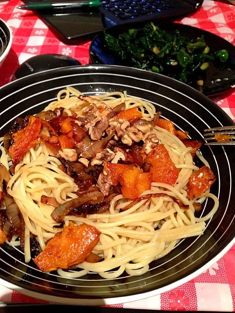 Pasta with Squash, Caramelized Onions and Walnuts|georgianaさん