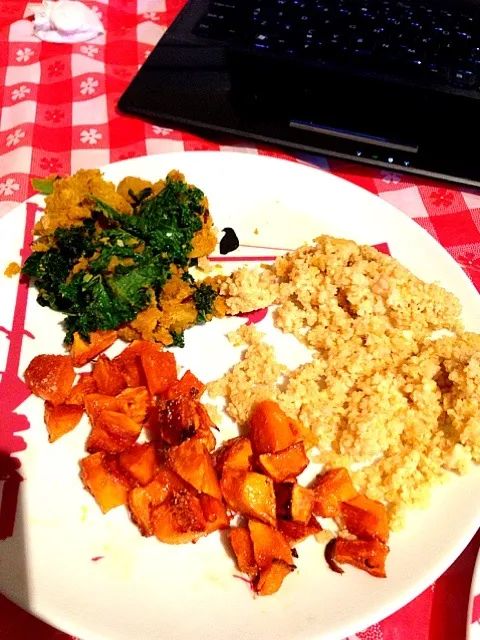 Quinoa, butternut squash, and Indian-spiced potatoes with kale.|georgianaさん