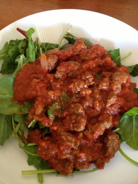 Snapdishの料理写真:Lean beef in all natural spaghetti sauce on a bed of kale, spinach, and chard! :)|elaineさん