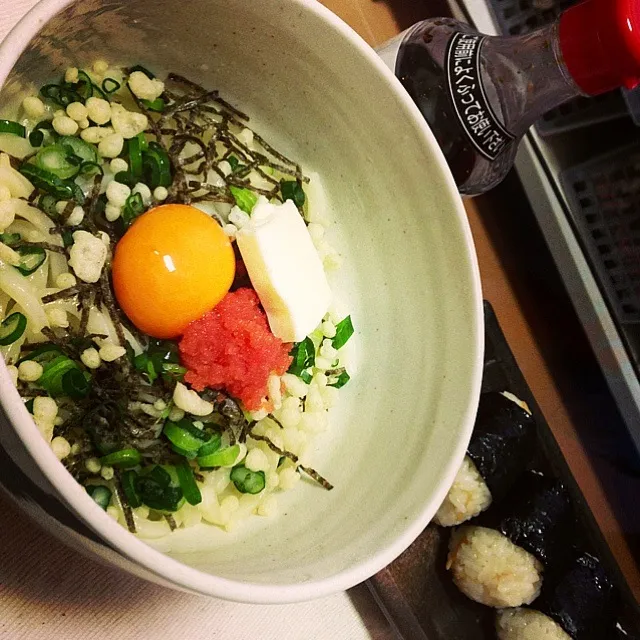 明太釜玉バターうどん。なめたけおにぎり。|サキ★さん