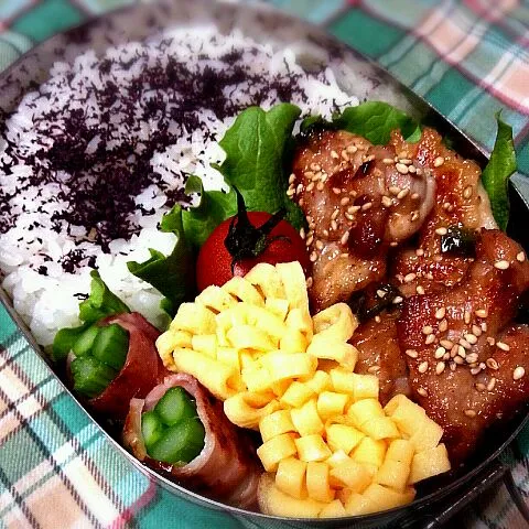 Snapdishの料理写真:鶏もも肉の白胡麻和え弁当|キヨシュンさん