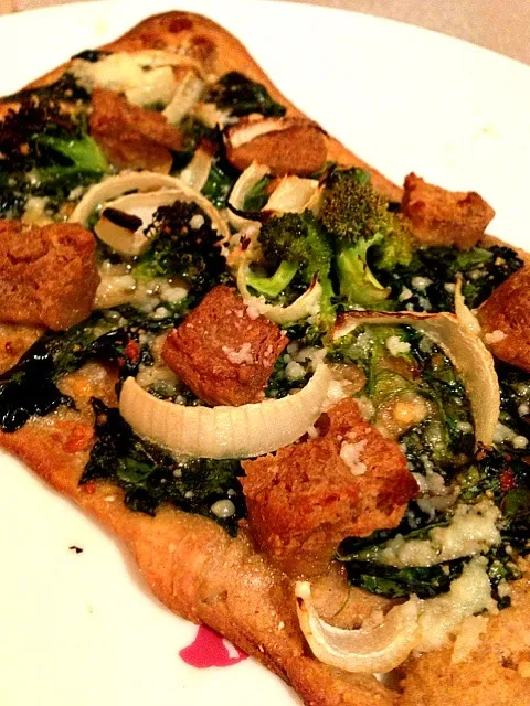 Spinach, Broccoli, Seitan and Onions on Organic Whole Wheat Crust and a little Asiago Cheese|georgianaさん