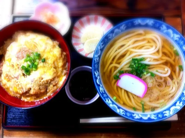 Snapdishの料理写真:鶏そぼろ親子丼セット|るっくさん