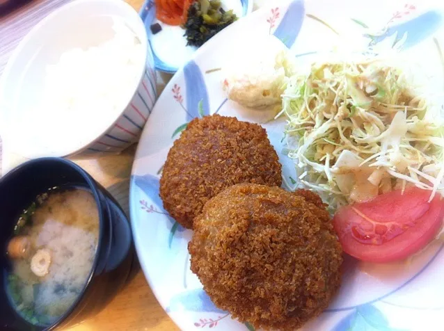 本日のランチ。メンチカツ定食(480円)|JTKさん