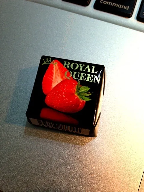 Snapdishの料理写真:チロルチョコ Royal Queen Strawberry|maysugarさん