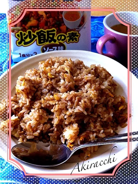 Snapdishの料理写真:マルちゃん やきそば弁当 味”の 炒飯の素  スープ付き♪  試しに昼ご飯で♪|☆アキラっち☆さん