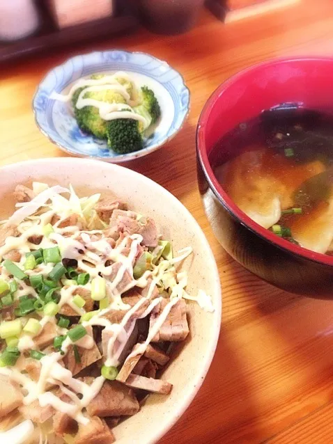 チャーシュー丼とワンタンスープ|さきさん