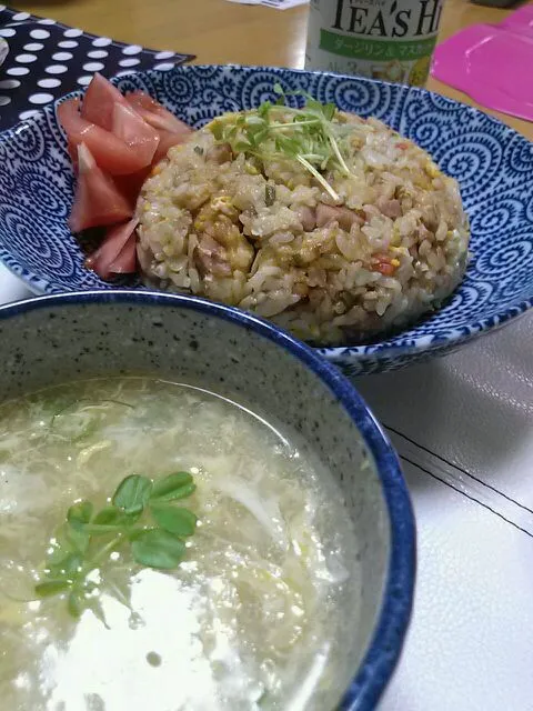 Snapdishの料理写真:炒飯&長ネギのかき玉中華スープ♪|ゆきさん