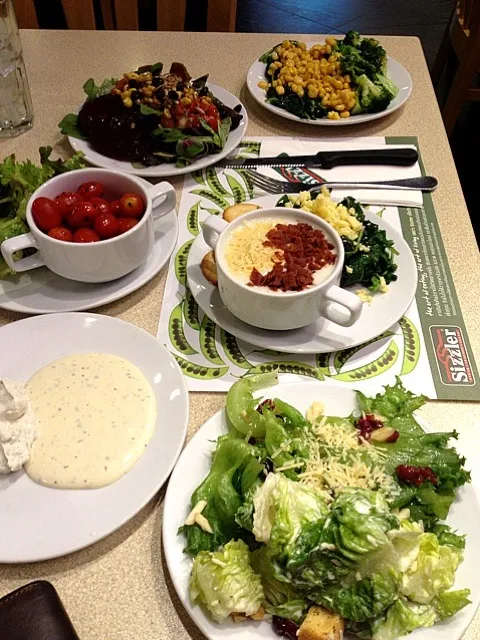 sizzler's salad for one (my bro's selection ... yes, he eats A LOT)|Cloudy Gさん