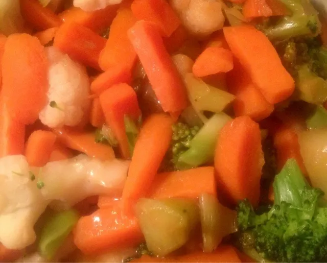 I am about to indulge in these perfectly steamed and deliciously sauced veggies! :)|Alena Eydlishさん