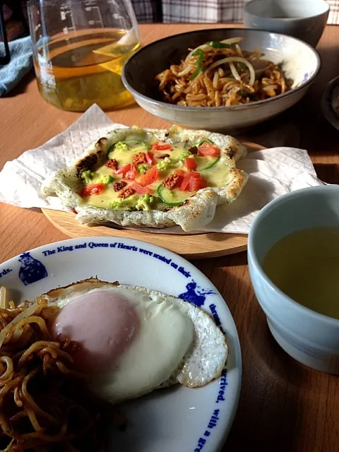 餅ピザで朝ごはん|こんこんさん