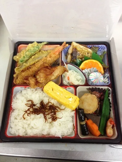 特注お弁当、いかなご釘煮と、ワカサギ天ぷら入り|大野浩史さん