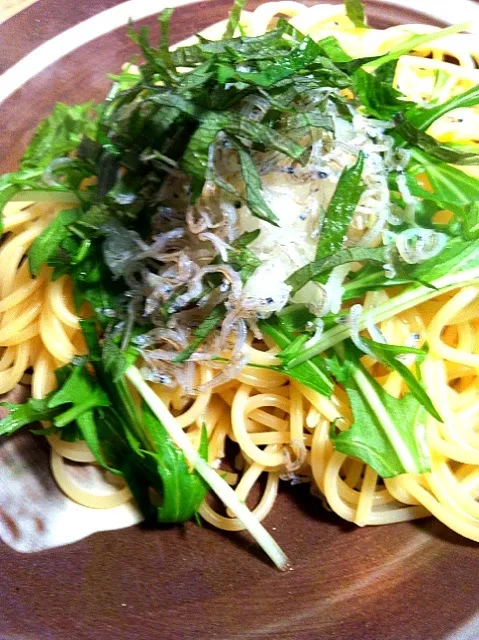 Snapdishの料理写真:水菜とじゃこおろしの和風パスタ|viviさん