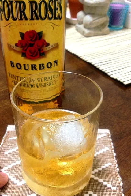 FOUR ROSES🌹BOURBON|ナガマンさん