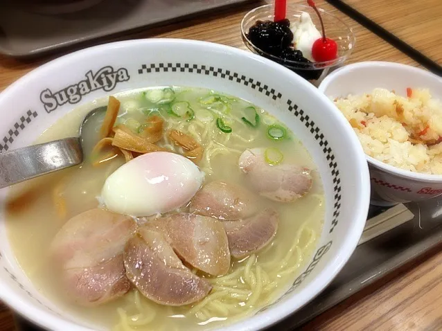 スーちゃん祭りで、今日明日はすがきや半額。特製ラーメンのデザートセット。|liccaさん