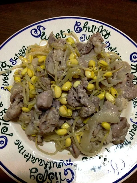 塩麹に漬けた豚肉と豆もやしの蒸し焼き|豆もやし(チャニョ。)さん