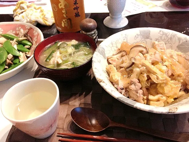 今夜は親子丼、具沢山味噌汁、スナップエンドウとエリンギのバター醤油、、、、あさ開さんのひやおろしと一緒に♪(*^^)o∀*∀o(^^*)♪|gintanさん